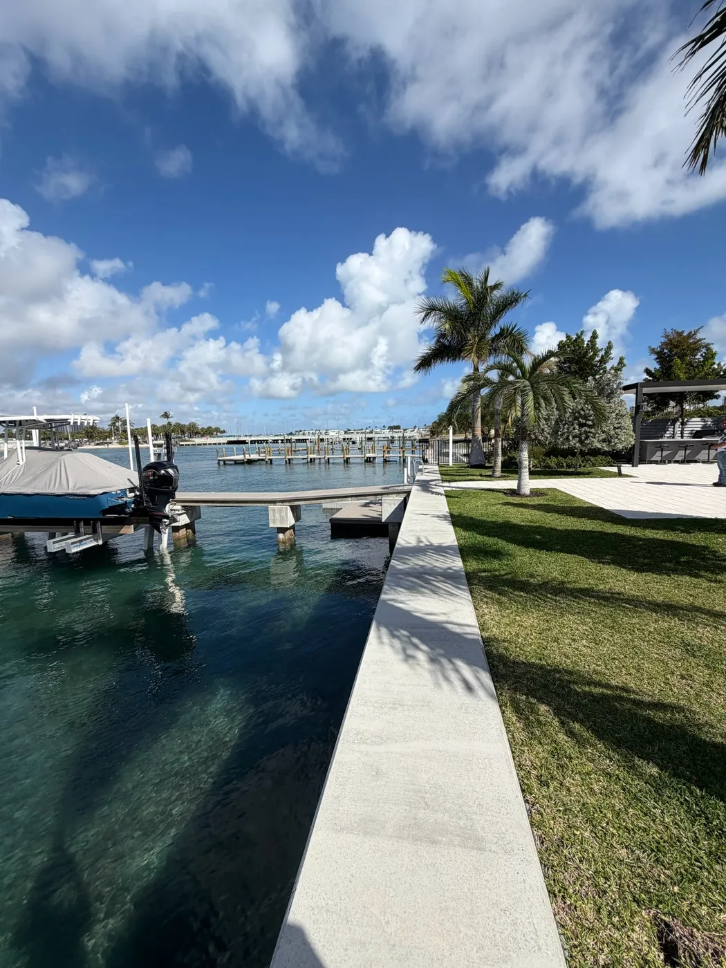 Truline vinyl-and-concrete hybrid seawall system