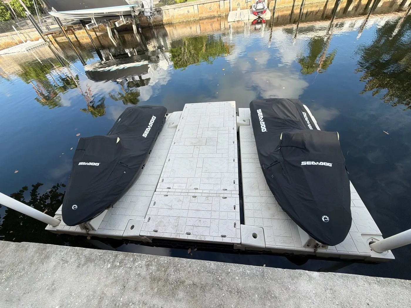 Low-profile boat lift with bunks flush to the dock